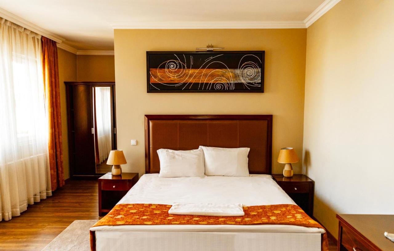 Boutique Hotel Igmas, Prishtina Pristina Exterior foto